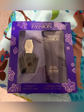 Elizabeth Taylor Passion Fragrance Gift Set (PIF)